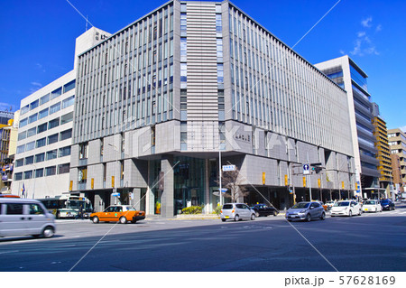 京都市四条烏丸通り交差点の景観 57628169