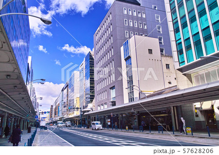 京都市四条河原町の四条通りの景観 57628206