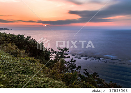 石川県・珠洲市 禄剛崎の夕景 57633568