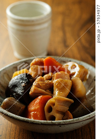筑前煮と日本酒 筑前煮と日本酒 57634977