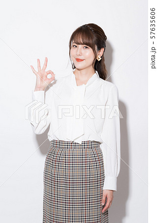 女性 ポートレート 女性 ポートレート 57635606