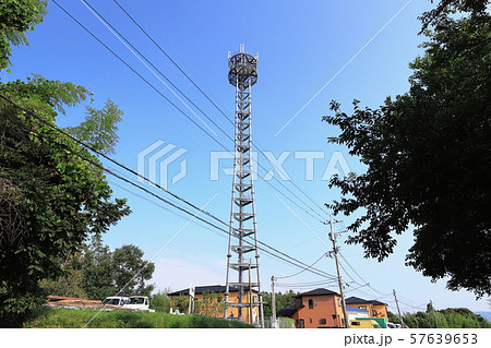 作業中の携帯電話基地局 作業中の携帯電話基地局 57639653