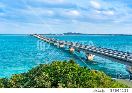 沖縄 宮古島と池間島 長い橋 池間大橋 沖縄 宮古島と池間島 長い橋 池間大橋 57644131
