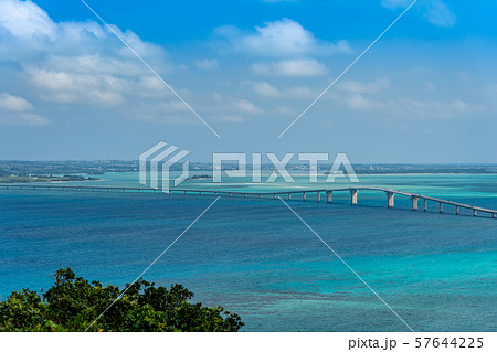 沖縄　宮古島　日本一長い橋　伊良部大橋　牧山展望台からの眺め 57644225
