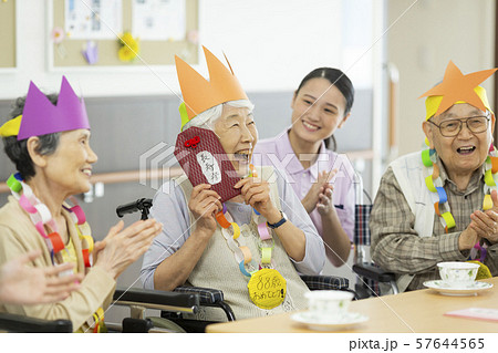 介護施設 お誕生日会 57644565