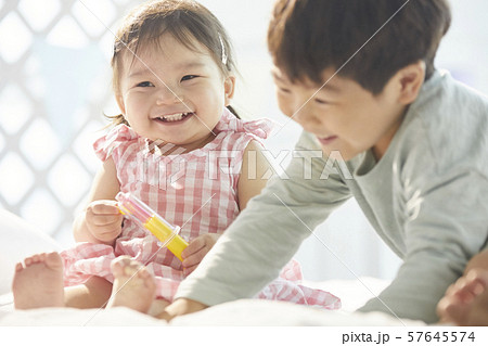 子供 ライフスタイル おもちゃの写真素材