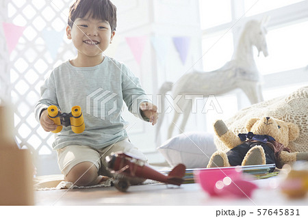 子供　ライフスタイル　おもちゃ 57645831