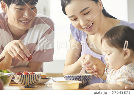 家族 ライフスタイル 食事 家族 ライフスタイル 食事 57645872