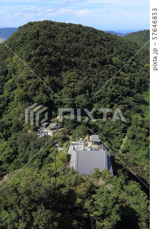 我拝師山から四国霊場第73番札所出釈迦寺の捨身ヶ嶽、修復成った奥の院禅定根本御堂、中山を見る 我拝師山から四国霊場第73番札所出釈迦寺の捨身ヶ嶽、修復成った奥の院禅定根本御堂、中山を見る 57646853