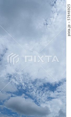 9月の空（縦） 57646925
