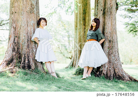 女性　ポートレート 57648556