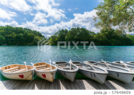 五色沼とボート　毘沙門沼　福島北塩原 57649609