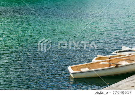 五色沼とボート　毘沙門沼　福島北塩原 57649617