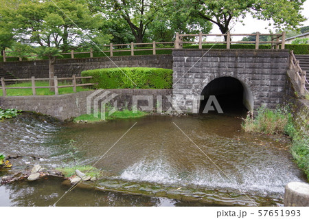 水の集まるトンネル 水の集まるトンネル 57651993