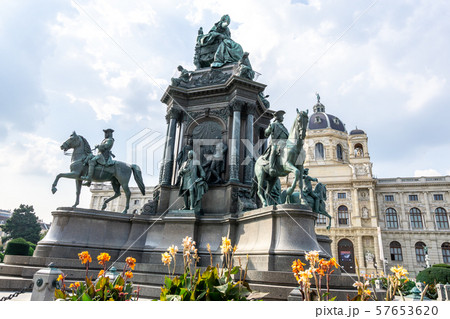 maria theresien platz statues 57653620