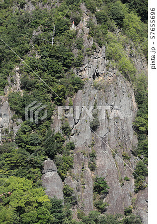 四国霊場第73番札所「出釈迦寺」奥の院 捨身ヶ嶽のお行場 57655696
