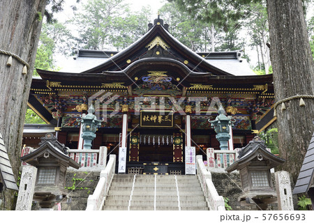 三峯神社　拝殿 57656693