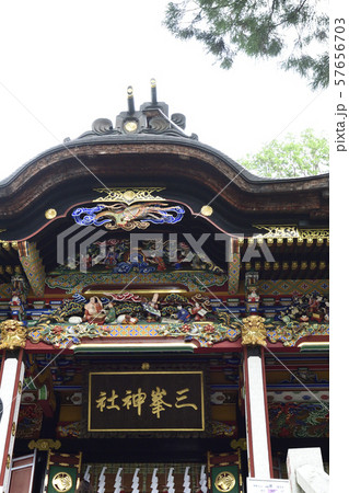 三峯神社　拝殿 57656703