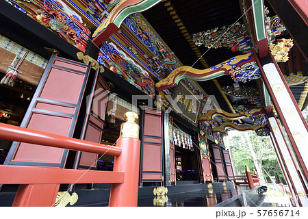 三峯神社　拝殿 57656714