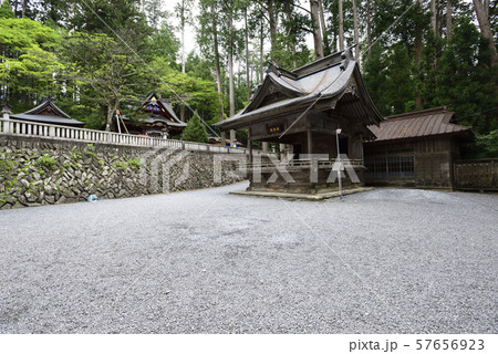 三峯神社　神楽殿 57656923