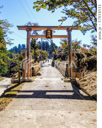 吉野山最奥に鎮座する金峯神社の修行門 吉野山最奥に鎮座する金峯神社の修行門 57658533