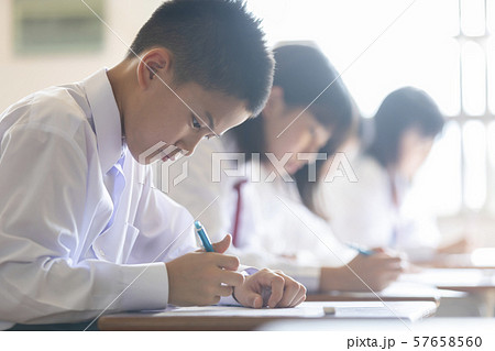 勉強 授業風景 中高生イメージ 勉強 授業風景 中高生イメージ 57658560