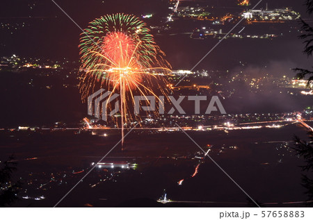 甘利山から望む武田の里にらさき花火大会 57658883