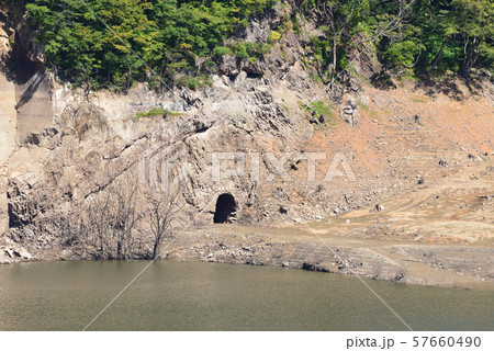 水位低下で現れた奥州湖の猿岩トンネル 水位低下で現れた奥州湖の猿岩トンネル 57660490