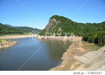 水位低下の胆沢ダム奥州湖 57661037