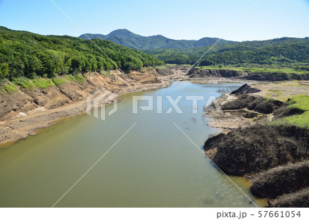 水位低下の胆沢ダム奥州湖 57661054