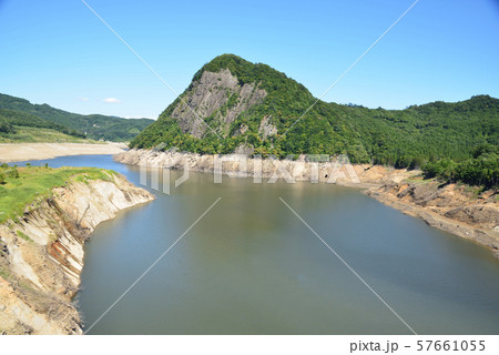 水位低下の胆沢ダム奥州湖 57661055