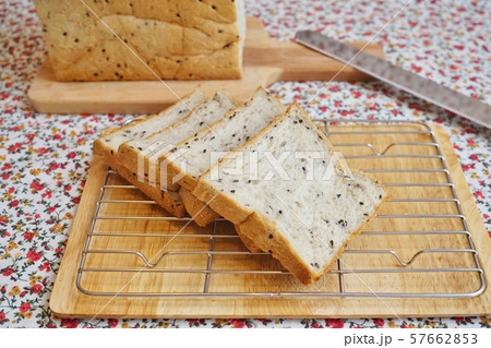 Sesami Bread(ごま入り食パン、セサミパン、セサミブレッド) Sesami Bread(ごま入り食パン、セサミパン、セサミブレッド) 57662853