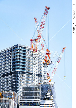 マンション・ビルの建設現場 マンション・ビルの建設現場 57665304