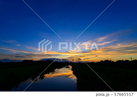 夕暮れの芝川 57665557