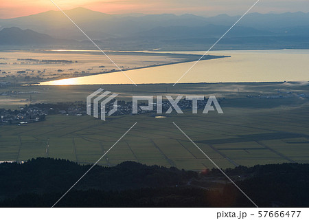 朝日と雲海 57666477