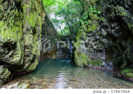 写真素材:美霞洞渓谷、香川県、まんのう町、風景、渓流、滝 写真素材:美霞洞渓谷、香川県、まんのう町、風景、渓流、滝 57667068