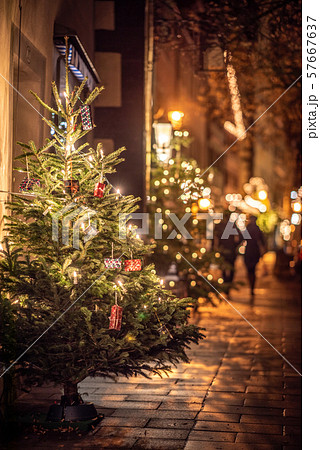 ドイツ　ローテンブルクの町並み 夜景 57667637