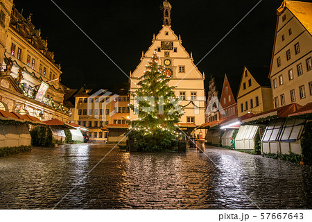 ドイツ ローテンブルクの町並み 夜景 ドイツ ローテンブルクの町並み 夜景 57667643