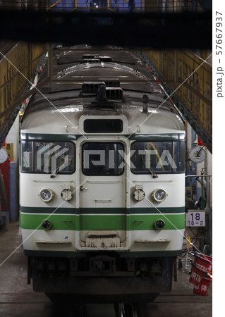 大宮にて検査中の115系新潟車（2019年） 57667937