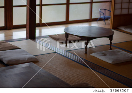 古民家の畳　畳とちゃぶ台 57668507