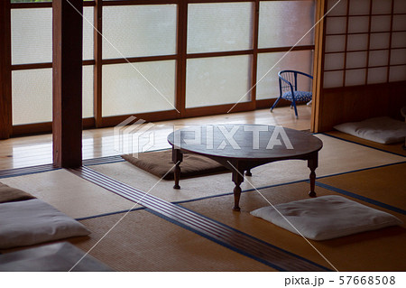 古民家の畳　畳とちゃぶ台 57668508
