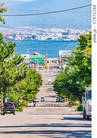 北海道函館 元町の坂のある風景 [姿見坂] 57673166