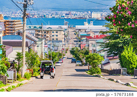 北海道函館 元町の坂のある風景 [姿見坂] 57673168