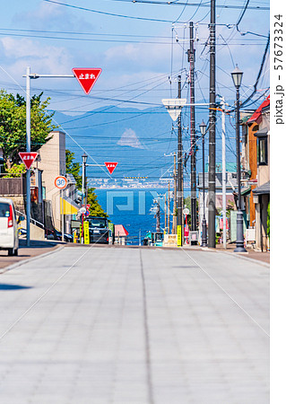 北海道函館 弥生町から函館湾を望む 57673324