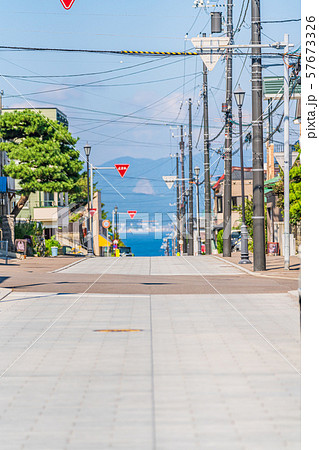 北海道函館 弥生町から函館湾を望む 57673326