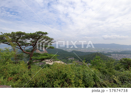 竜王の峰山頂の松と湖南市 竜王の峰山頂の松と湖南市 57674738