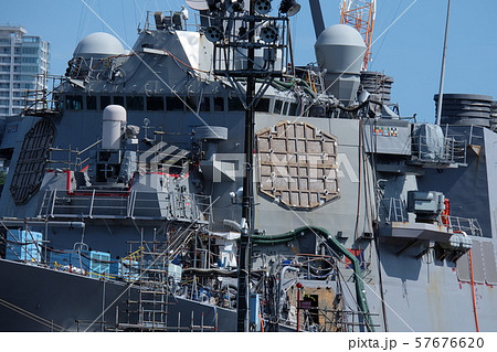 横須賀海軍施設で整備中のミサイル駆逐艦カーティス・ウィルバー 57676620