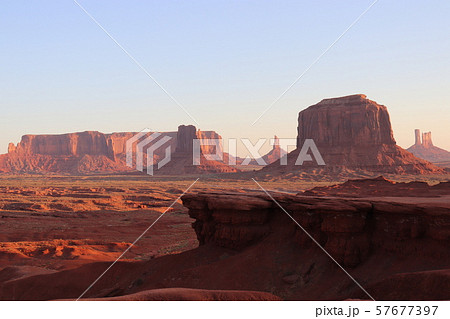 モニュメントバレーの原風景　アメリカ　アリゾナ 57677397