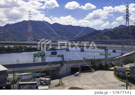 青空と高速道路 57677541