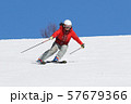 女性スキーヤー 57679366